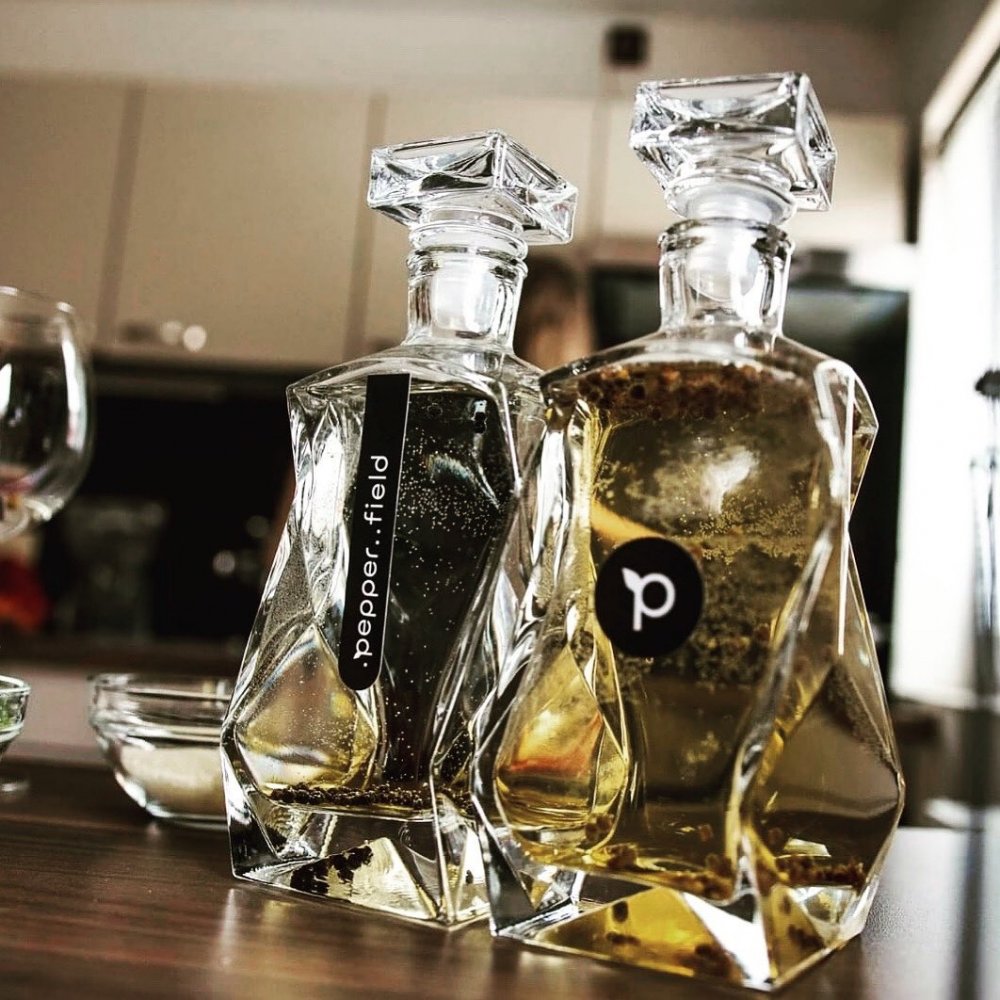 Gin & tonic s červeným Kampotským pepřem